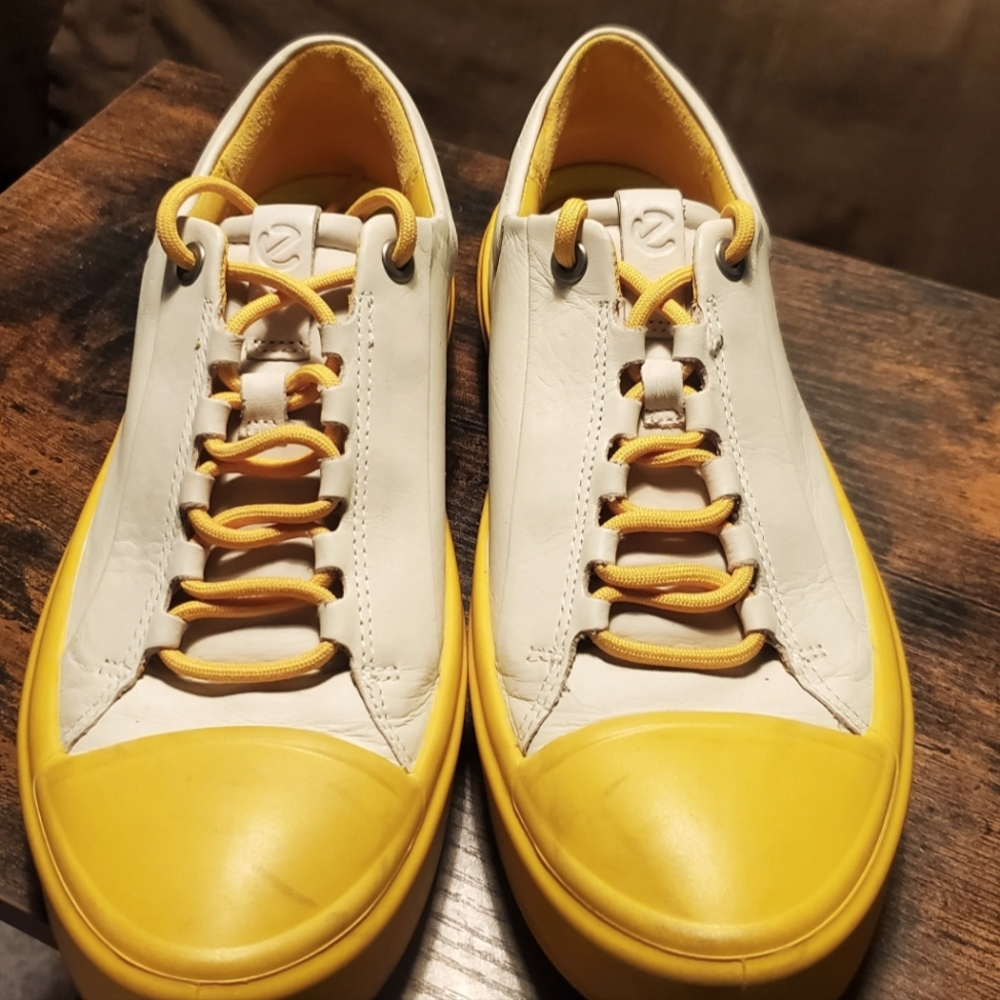 Ecco sneakers Yellow/white leather size 38 7-7.5 Retail $160